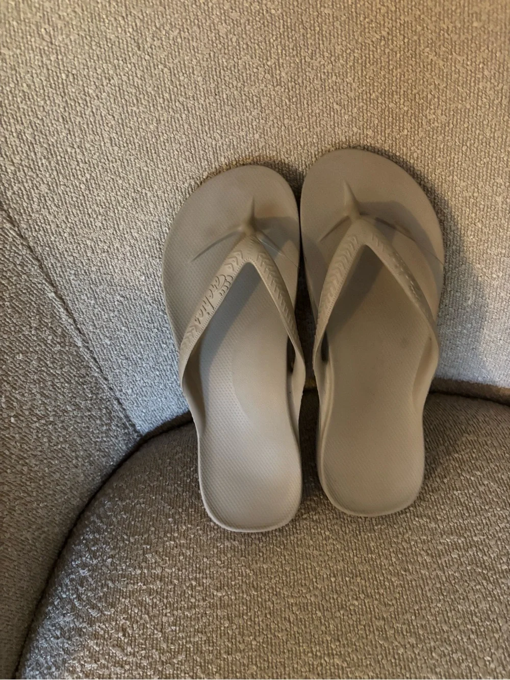 Classic Women's Gray Flip Flop Sandals — Cushioned Everyday Comfort